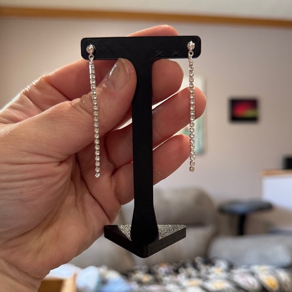 Jewelry - Elegant Silver Drop Earrings